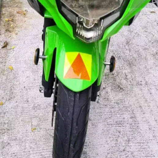 2 Pcs Reflective P-Plate Motorcycle Stickers – High-Visibility Adhesive Probation Plates for Class 2B (9.2cm x 9.2cm)