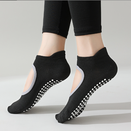Non-Slip Studio Yoga Socks – High-Traction Grip Socks for Pilates, Barre, Ballet & Home Wear