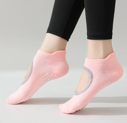 Non-Slip Studio Yoga Socks – High-Traction Grip Socks for Pilates, Barre, Ballet & Home Wear